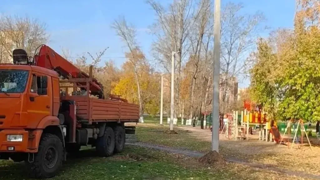 На спортплощадке на улице Вадинской в Пензе установили освещение