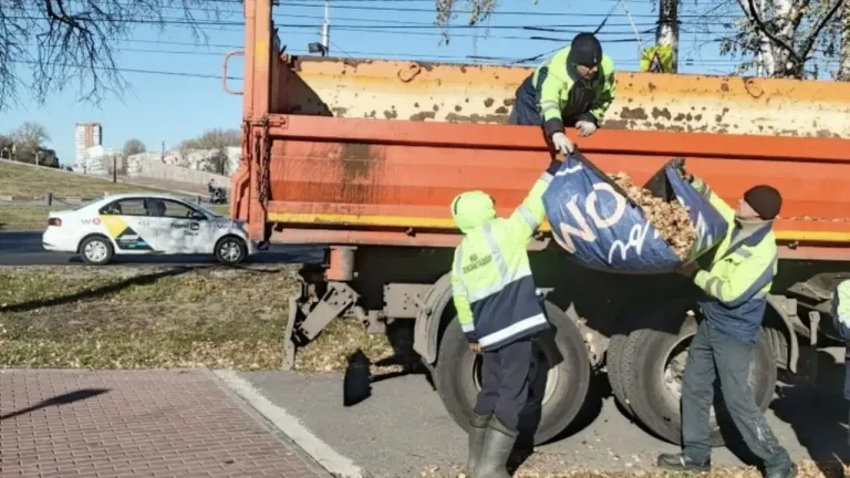 116 единиц техники и 139 человек убирают улицы Пензы