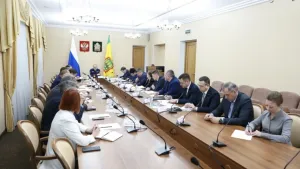Мельниченко поручил проводить экскурсии в правительстве для учащихся