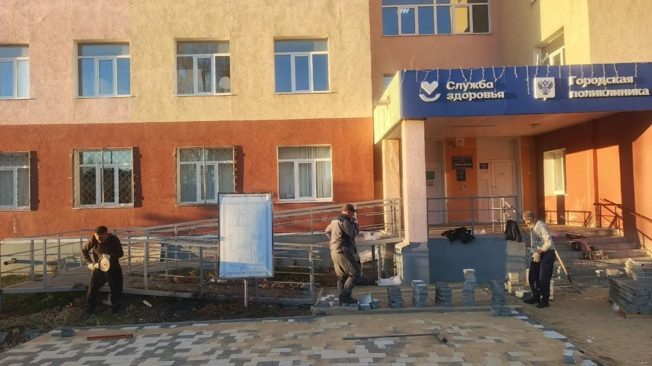 Вход в Каменскую районную больницу закрыли на время ремонта