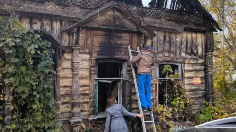 В Пензе разбирают старинный дом на улице Гладкова