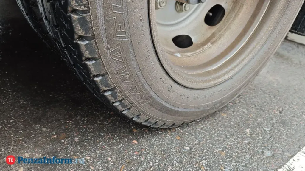 В Пензе водитель ударил саперной лопатой перекрывшего проезд мужчину