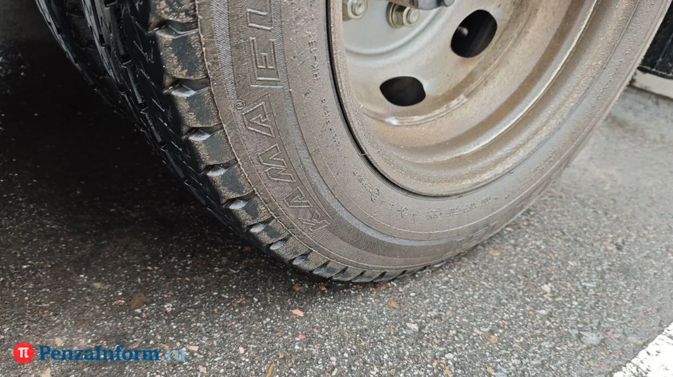 В Пензе водитель ударил саперной лопатой перекрывшего проезд мужчину