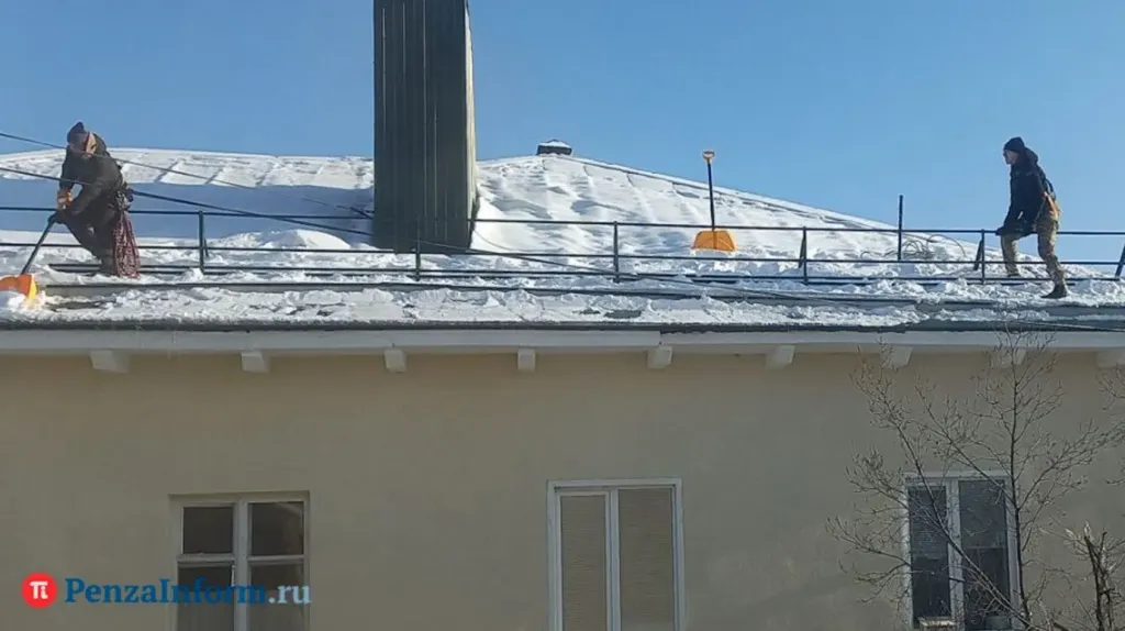 В Пензе УК обязали выплатить почти 495 тысяч за лёд, упавший на машину