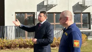 Мельниченко осмотрел жилой комплекс «Кантри» в Тепличном