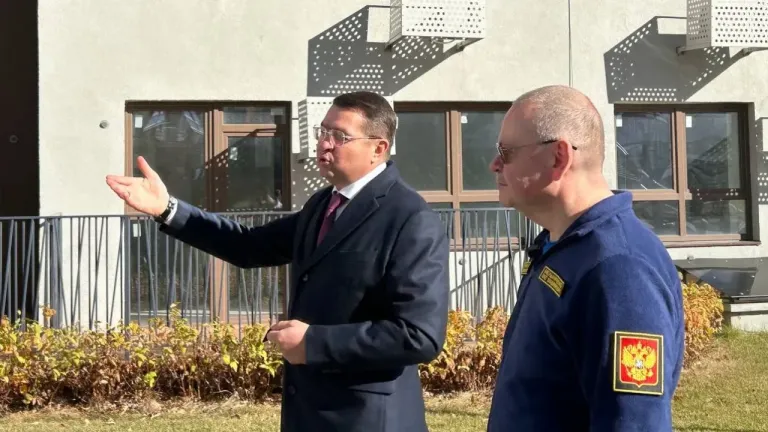Мельниченко осмотрел жилой комплекс «Кантри» в Тепличном