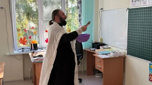 В селе Кижеватово освятили школу после капремонта